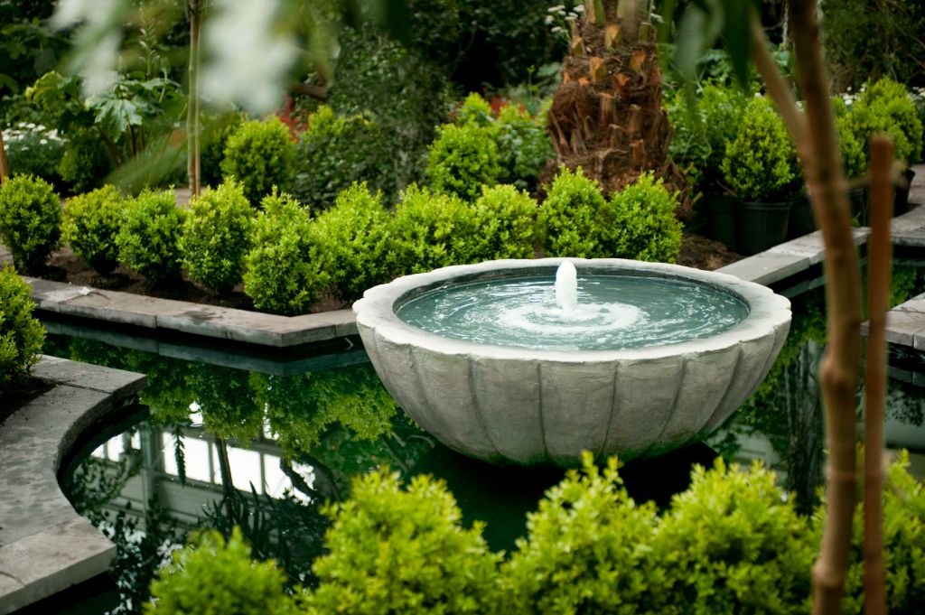 example of a modern water feature with clean lines