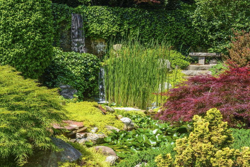 fences, walls, hedges and shrubs create a sense of intimacy and enclosure in japanese gardens.